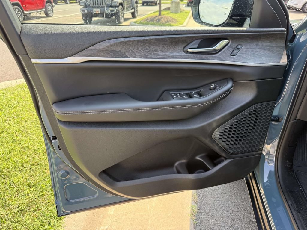 New 2027 Jeep Grand Cherokee Limited AWD/4WD image 31