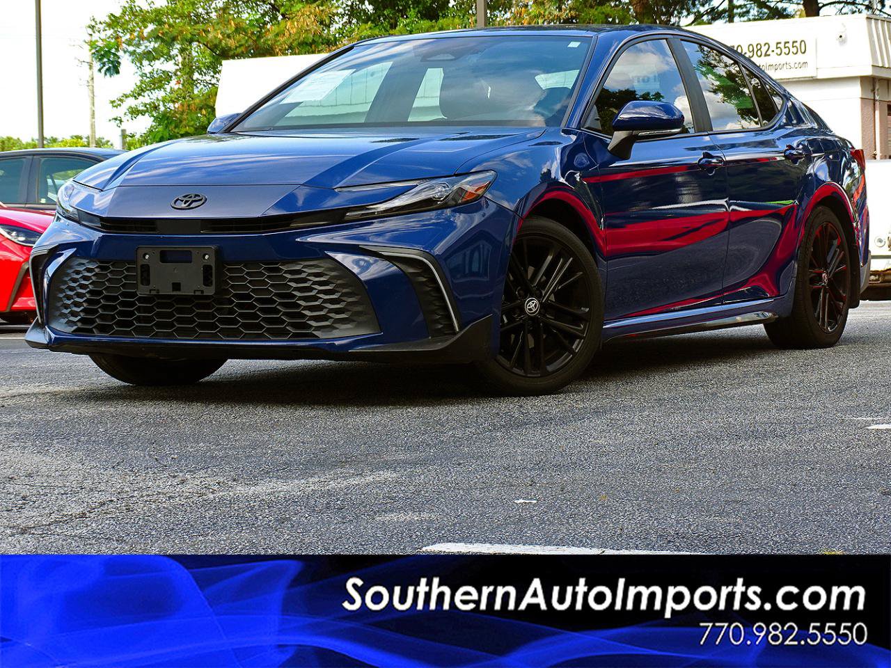 Used 2025 Toyota Camry SE w/ Convenience Package FWD image 1