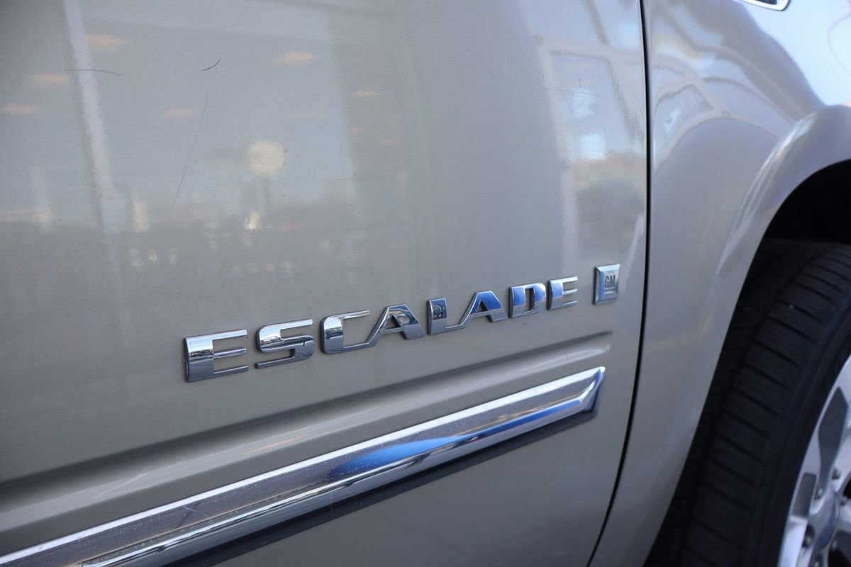Used 2007 Cadillac Escalade AWD w/ Information Package image 32
