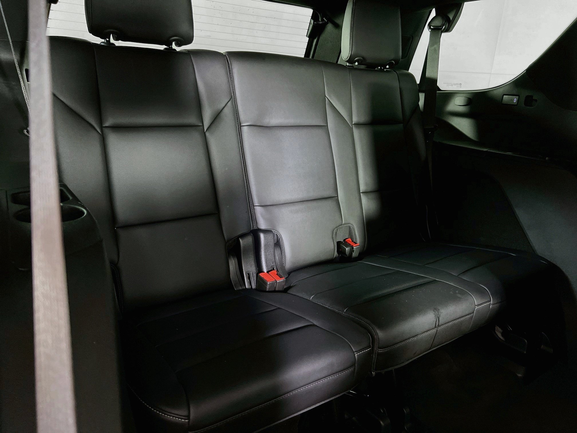 Used 2022 Cadillac Escalade Luxury w/ LPO, Illumination Package AWD/4WD image 28