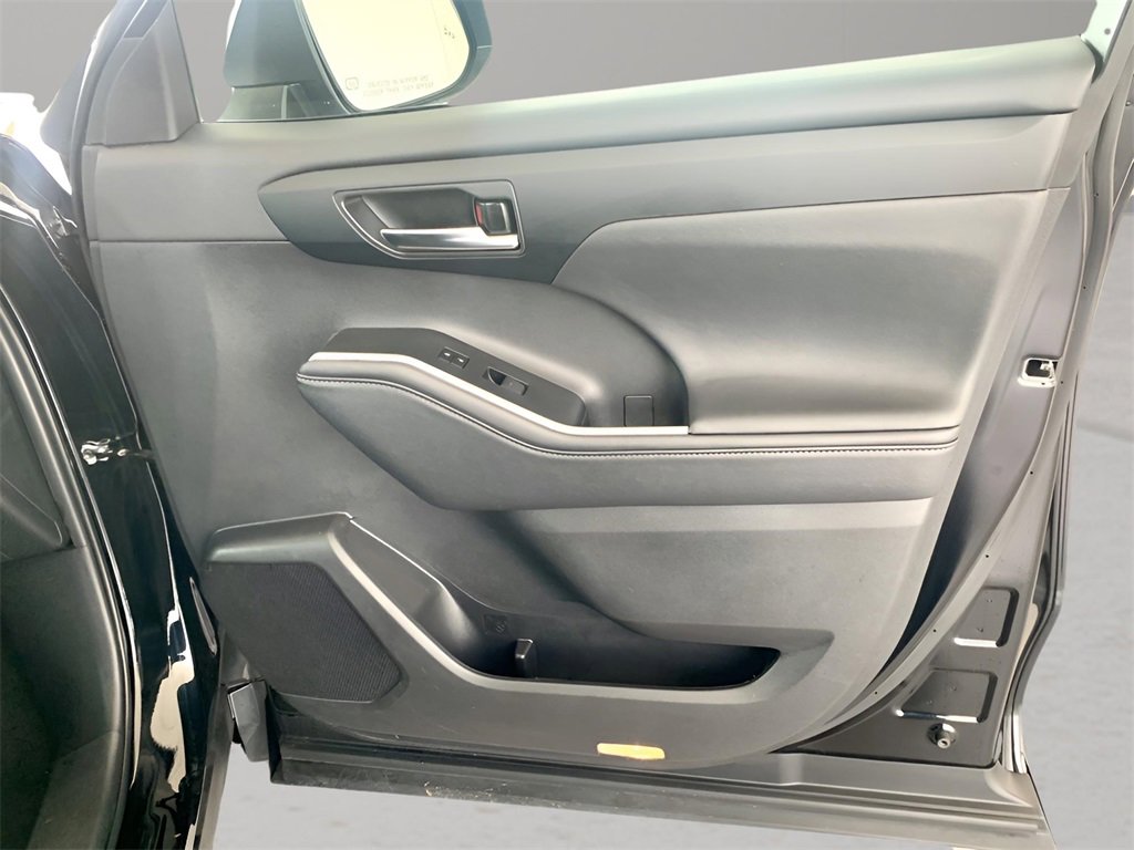 Used 2024 Toyota Highlander XLE image 31