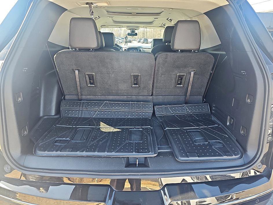 Used 2021 Chevrolet Traverse Premier w/ Redline Edition image 33