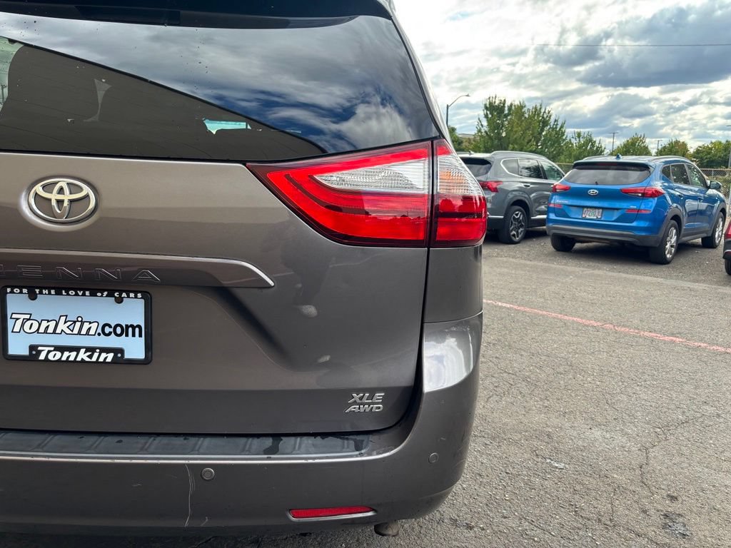 Used 2017 Toyota Sienna XLE w/ XLE Navigation Package AWD/4WD image 6