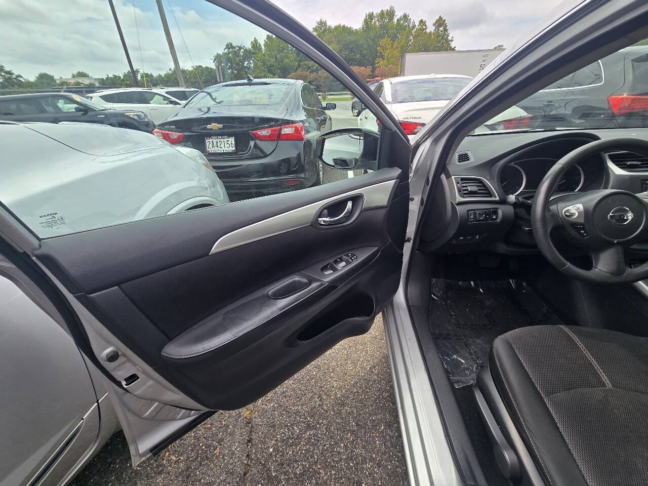 Used 2018 Nissan Sentra S FWD image 9