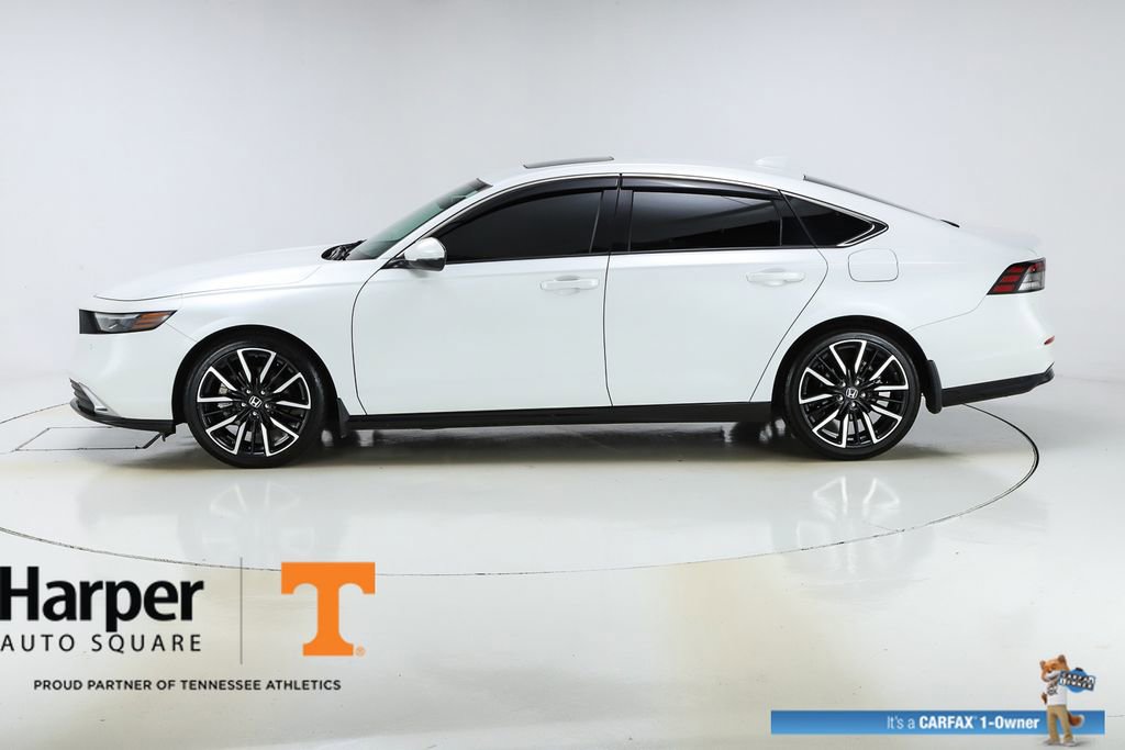 Used 2023 Honda Accord Touring image 2