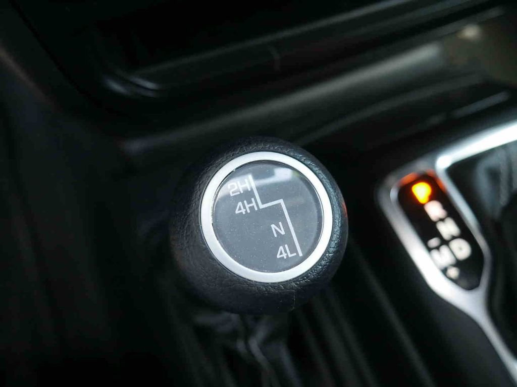 Used 2023 Jeep Wrangler Unlimited Sahara AWD/4WD image 31