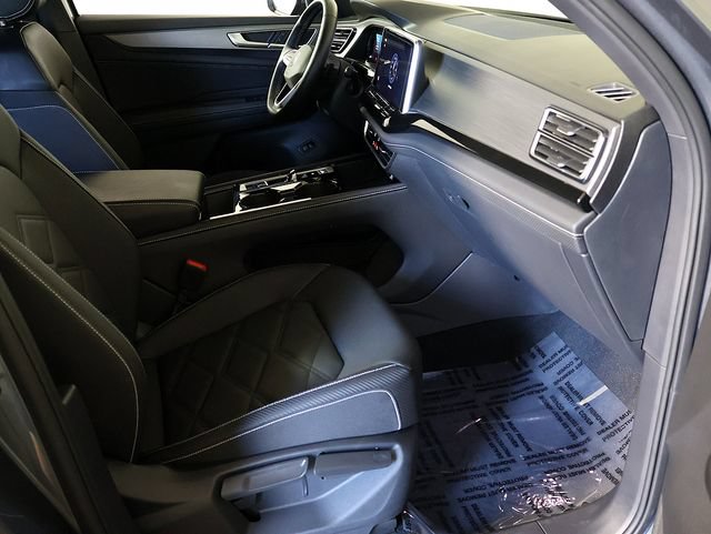 Used 2025 Volkswagen Atlas Cross Sport SE AWD/4WD image 35