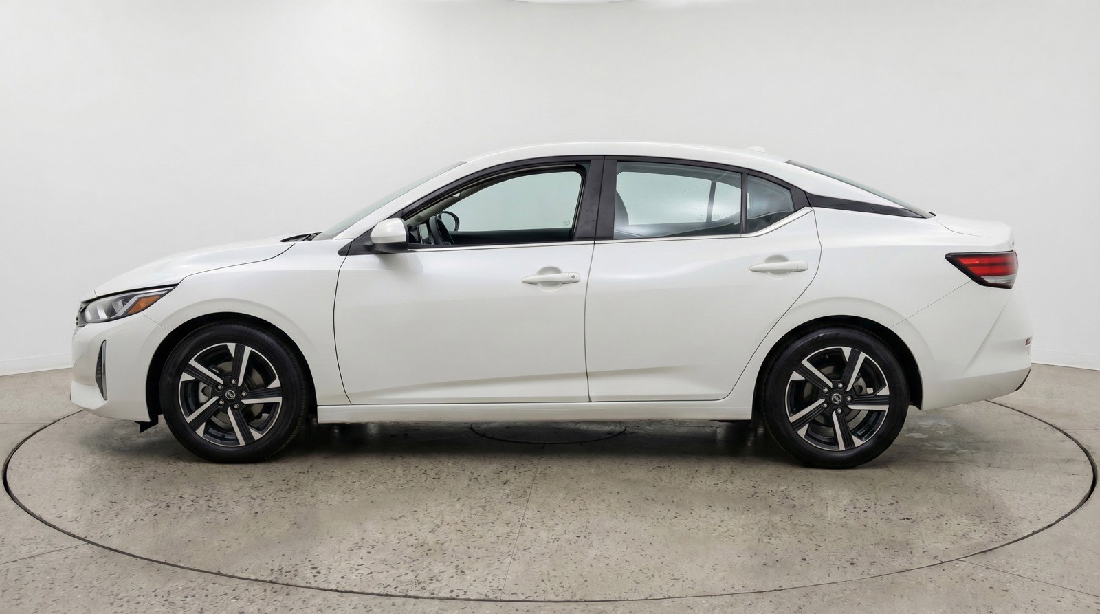 Used 2025 Nissan Sentra SV FWD image 5