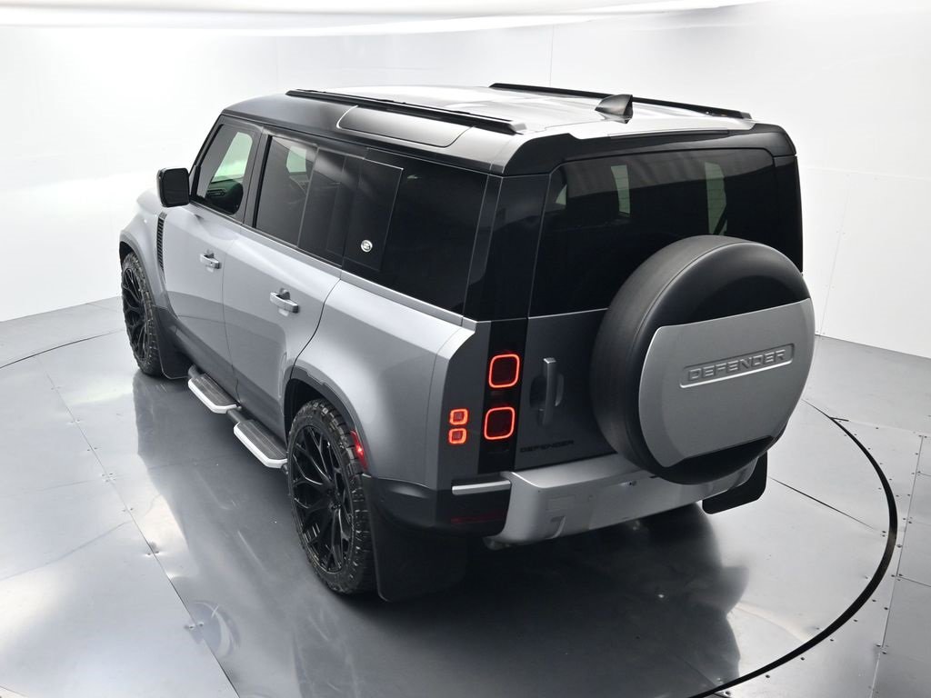 Used 2023 Land Rover Defender 110 S image 33