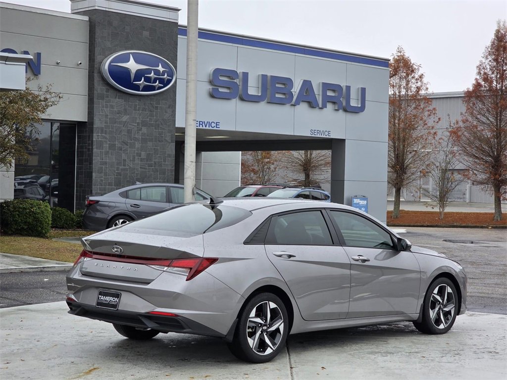 Used 2023 Hyundai Elantra SEL w/ Convenience Package image 5