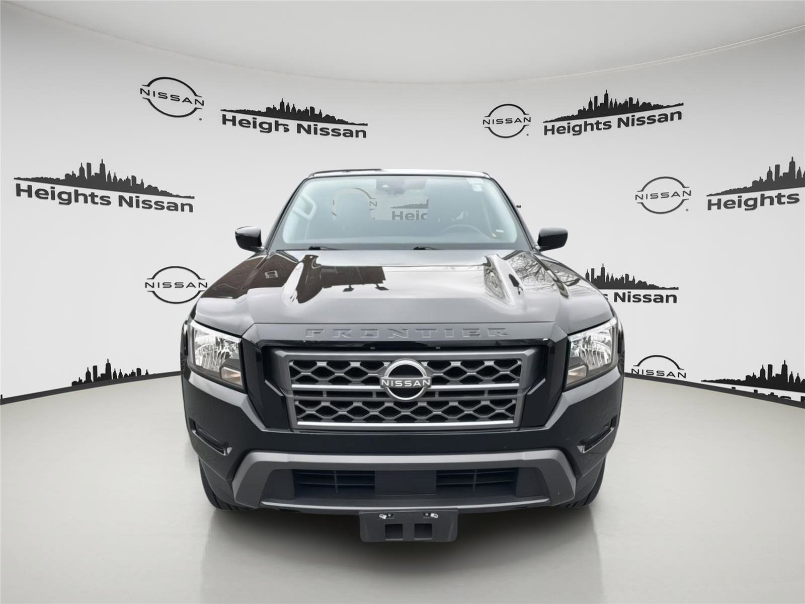 Used 2023 Nissan Frontier SV image 2