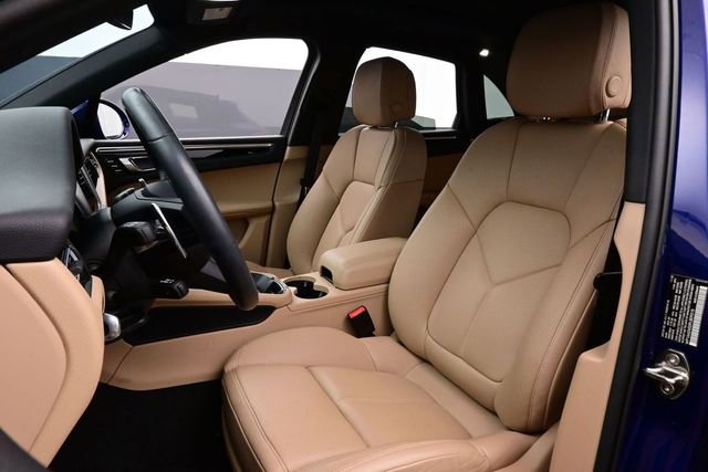 Certified 2023 Porsche Macan AWD/4WD image 5