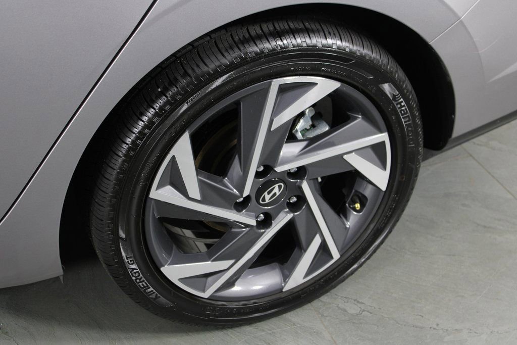 Certified 2025 Hyundai Elantra SEL image 11