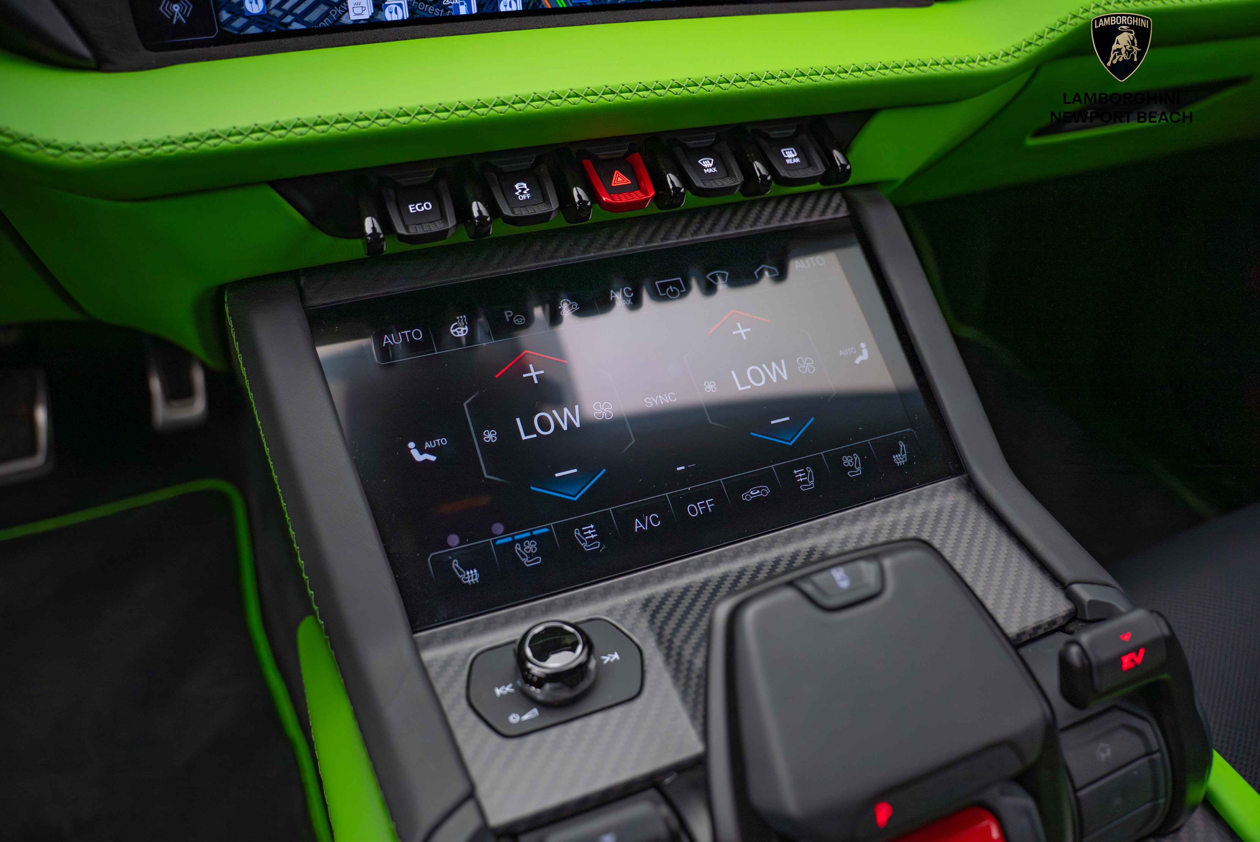 Used 2025 Lamborghini Urus SE image 31