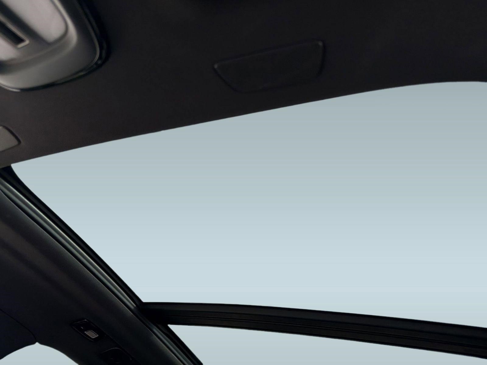 Used 2022 Volvo XC60 T8 R-Design w/ Advanced Package image 16