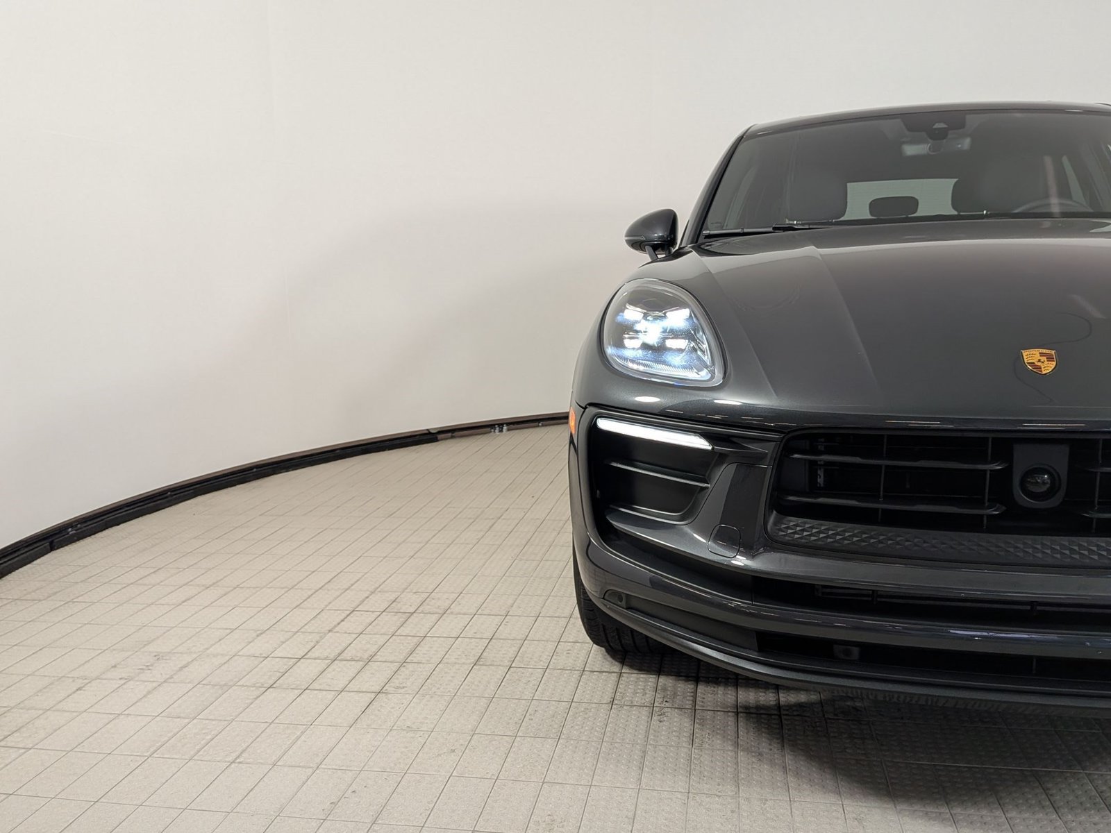 Certified 2023 Porsche Macan AWD/4WD image 12