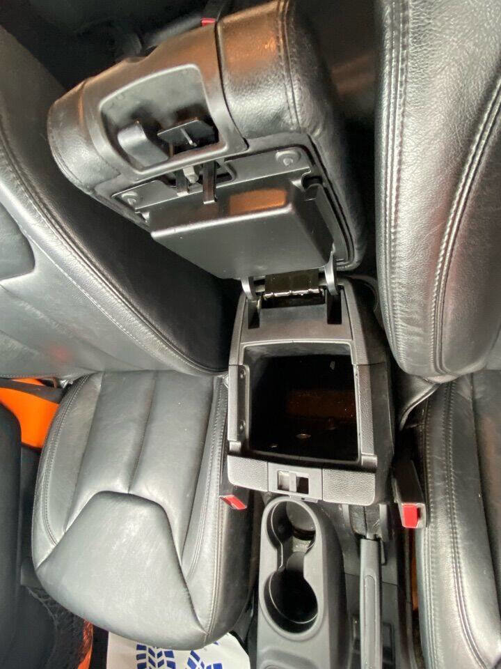 Used 2013 Jeep Wrangler Unlimited Sahara image 26