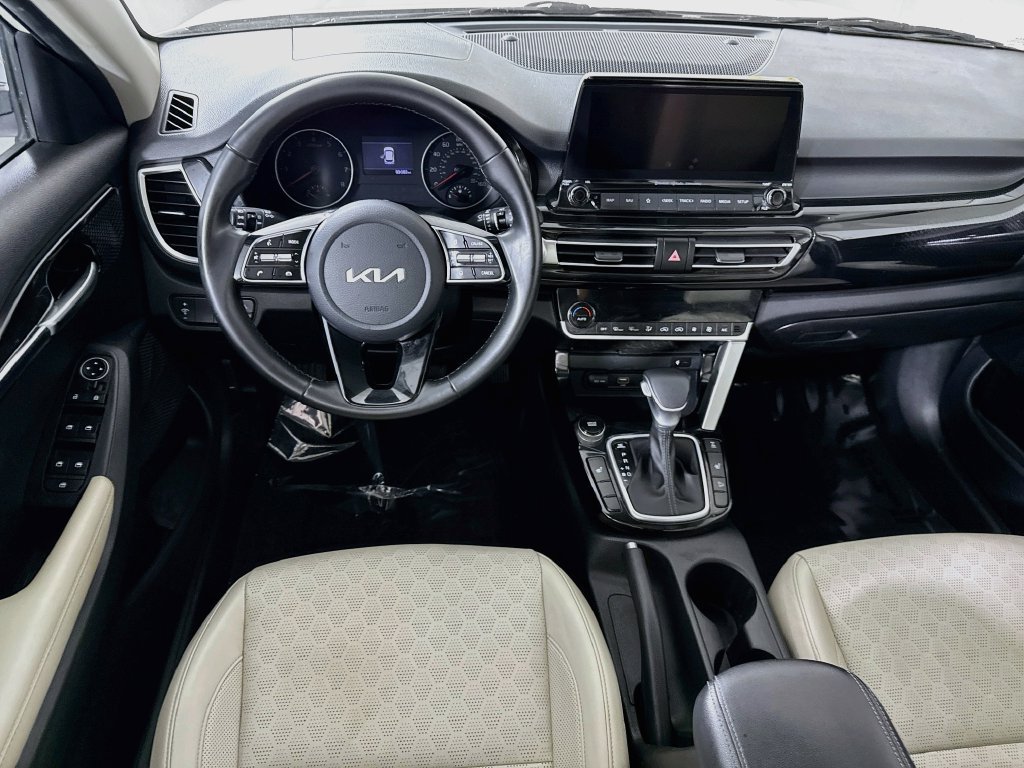 Used 2022 Kia Seltos EX AWD/4WD image 3