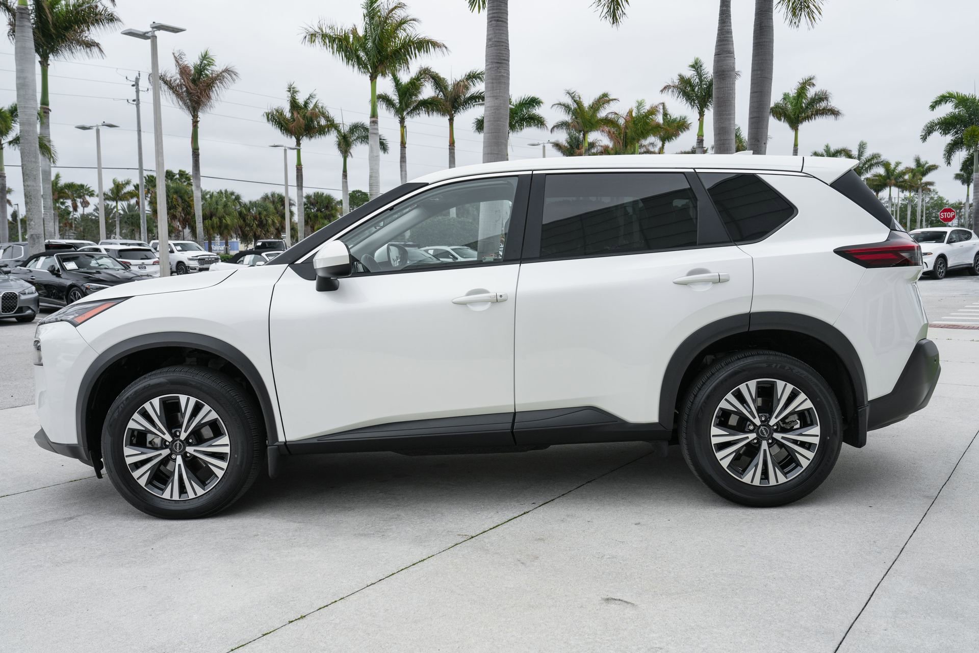 Used 2023 Nissan Rogue SV image 21