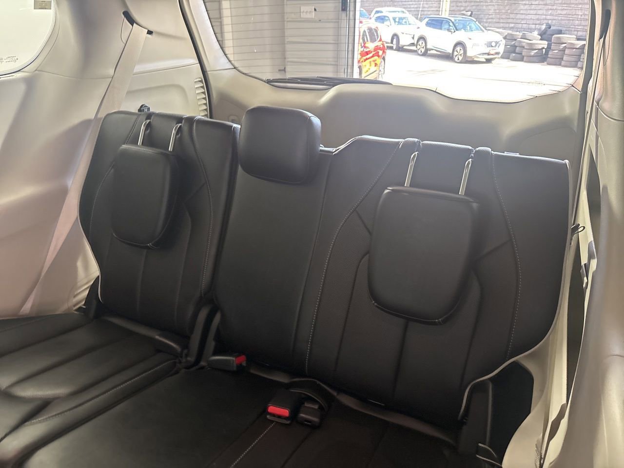 Used 2023 Chrysler Pacifica Limited image 29