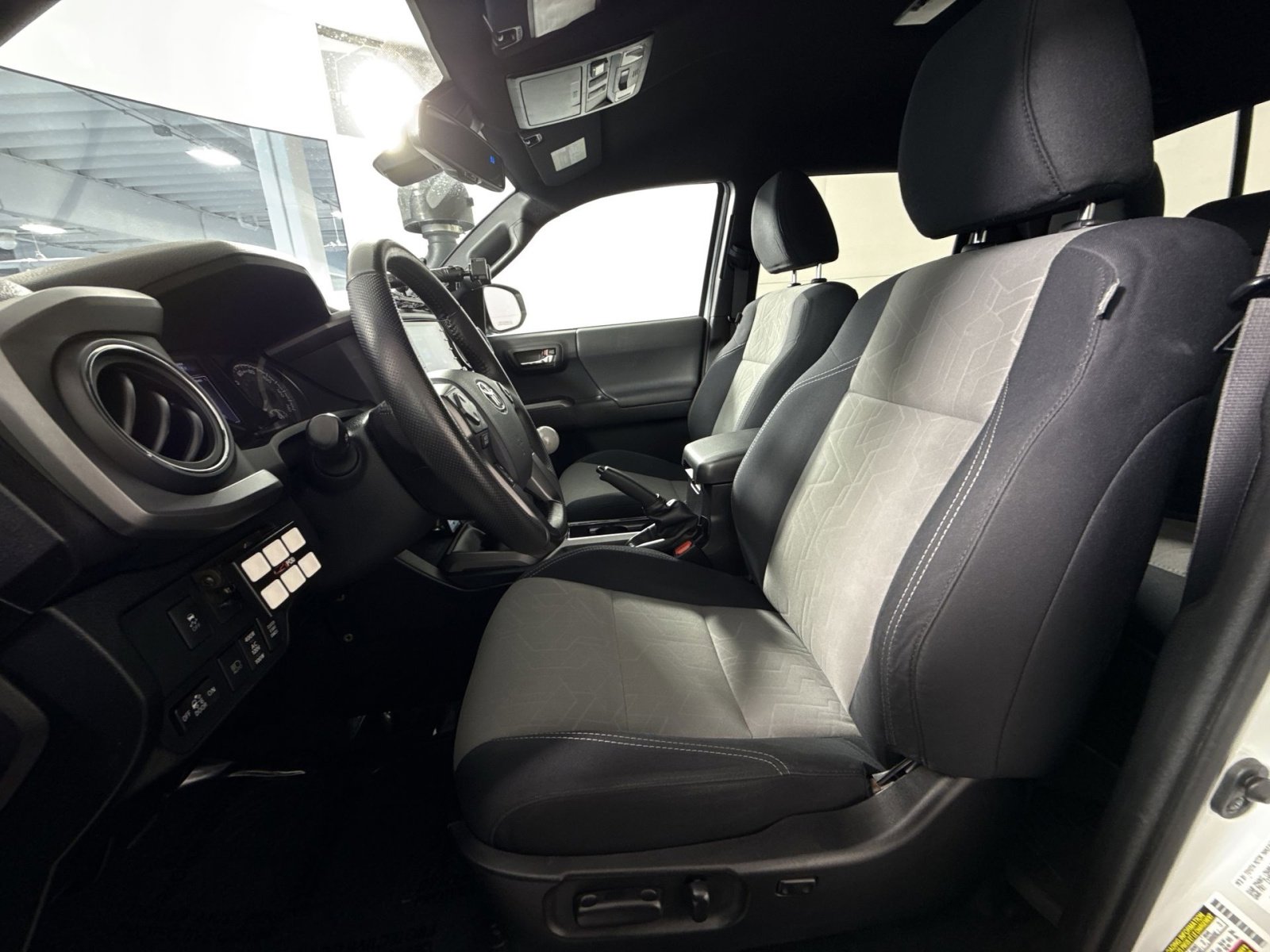 Used 2020 Toyota Tacoma TRD Off-Road image 13