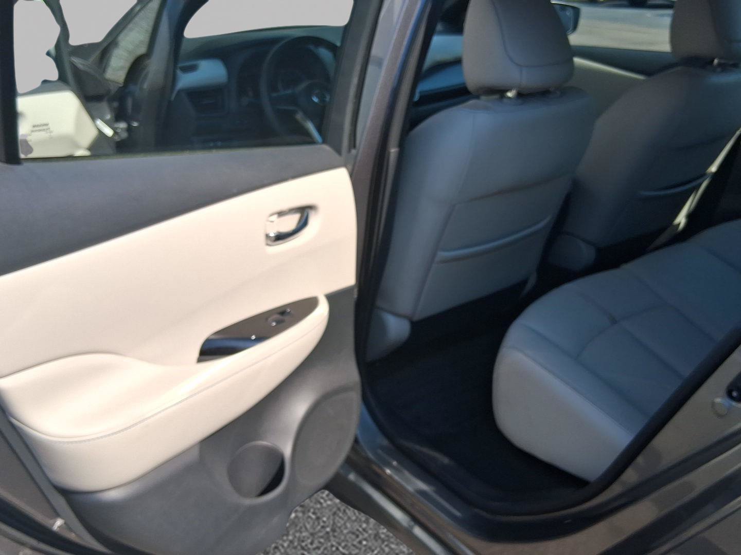 Used 2018 Nissan Leaf SL w/ SL Technology Package FWD image 25