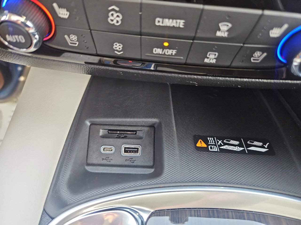 Used 2022 Buick Enclave Premium w/ Experience Buick Package image 38