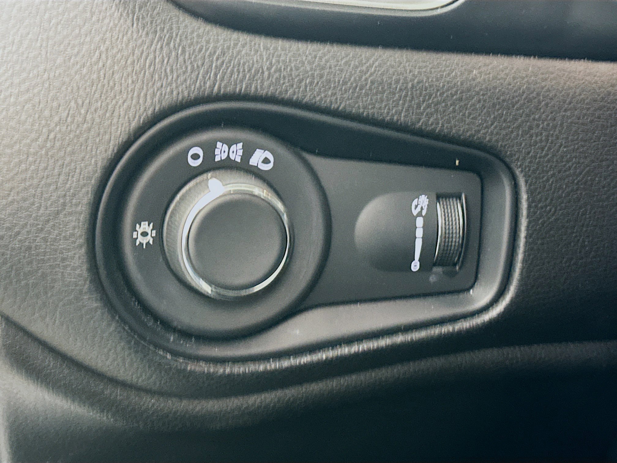 Used 2023 Jeep Renegade Latitude image 16