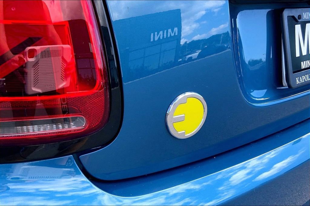 Certified 2024 MINI Cooper SE image 9