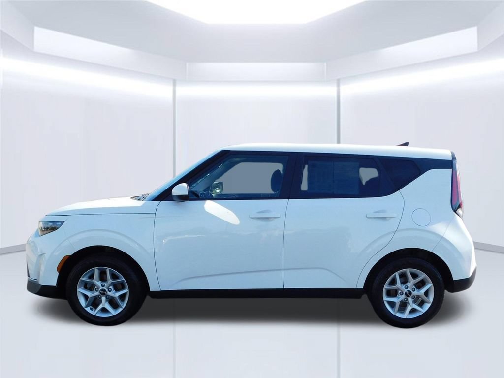 Used 2025 Kia Soul LX w/ LX Technology Package FWD image 6