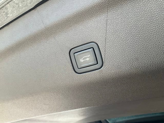 Used 2022 GMC Yukon Denali w/ Denali Premium Package AWD/4WD image 21