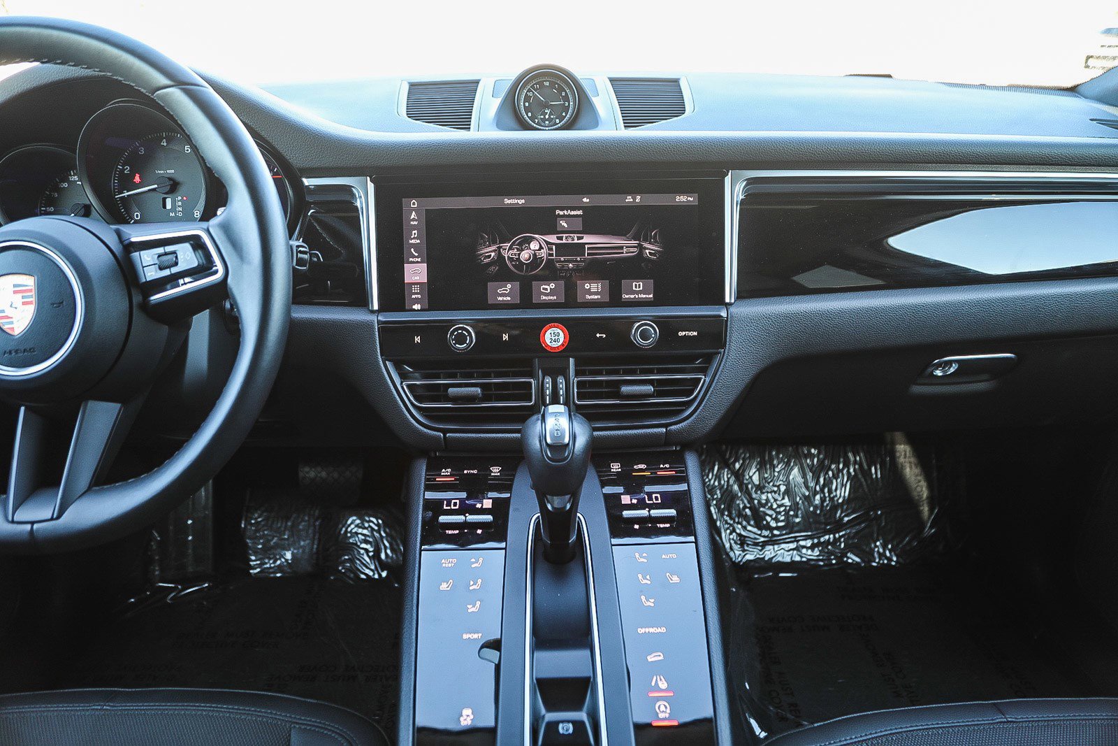 Used 2023 Porsche Macan image 13