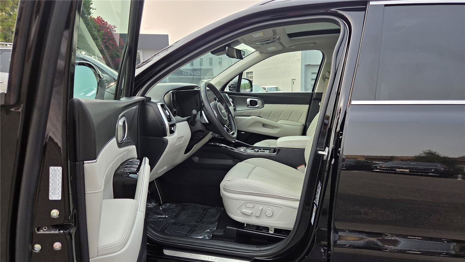 Certified 2023 Kia Sorento SX Prestige w/ Panoramic Sunroof Package AWD/4WD image 15