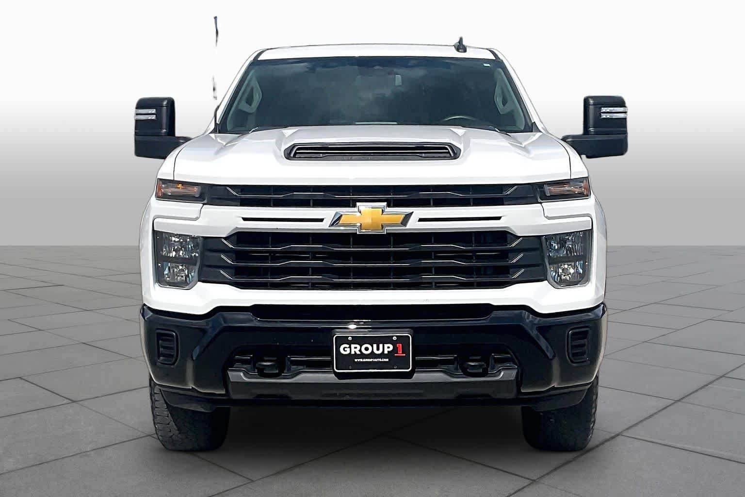 Used 2024 Chevrolet Silverado 2500 Custom w/ Custom Value Package AWD/4WD image 4