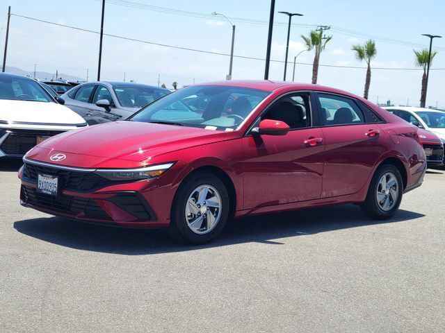 Certified 2026 Hyundai Elantra SE FWD image 2