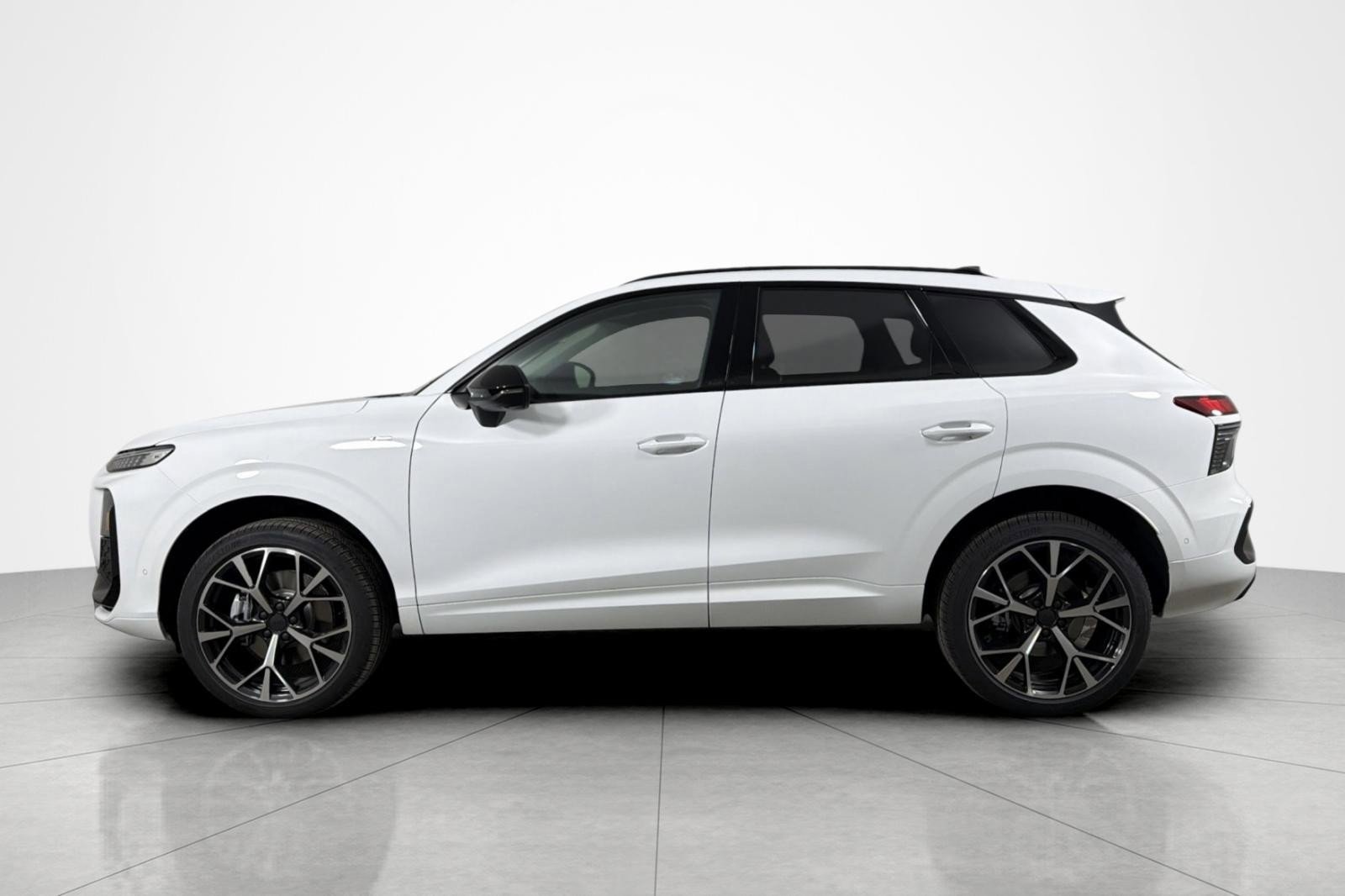 New 2026 Audi Q3 quattro 2.0T AWD/4WD image 3