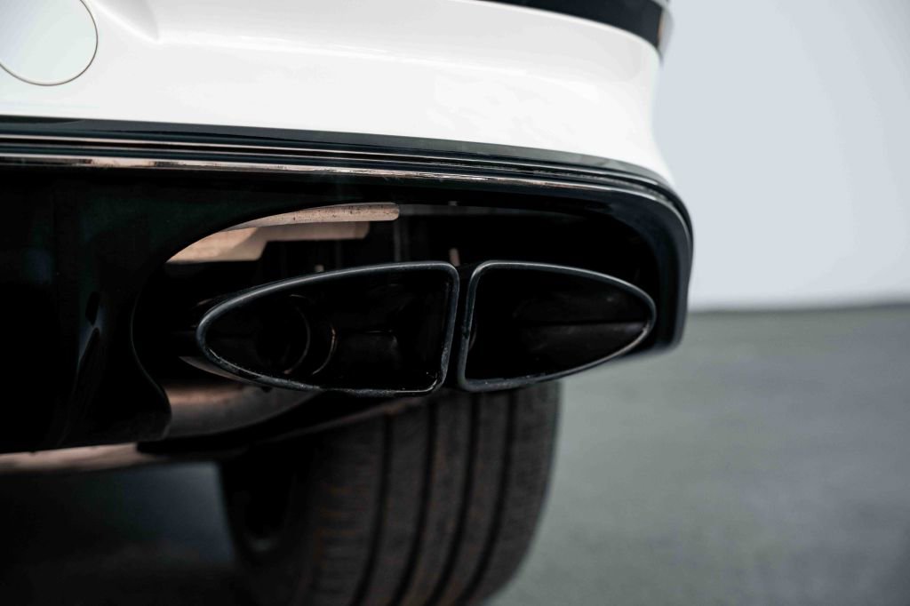 Used 2021 Bentley Bentayga image 14