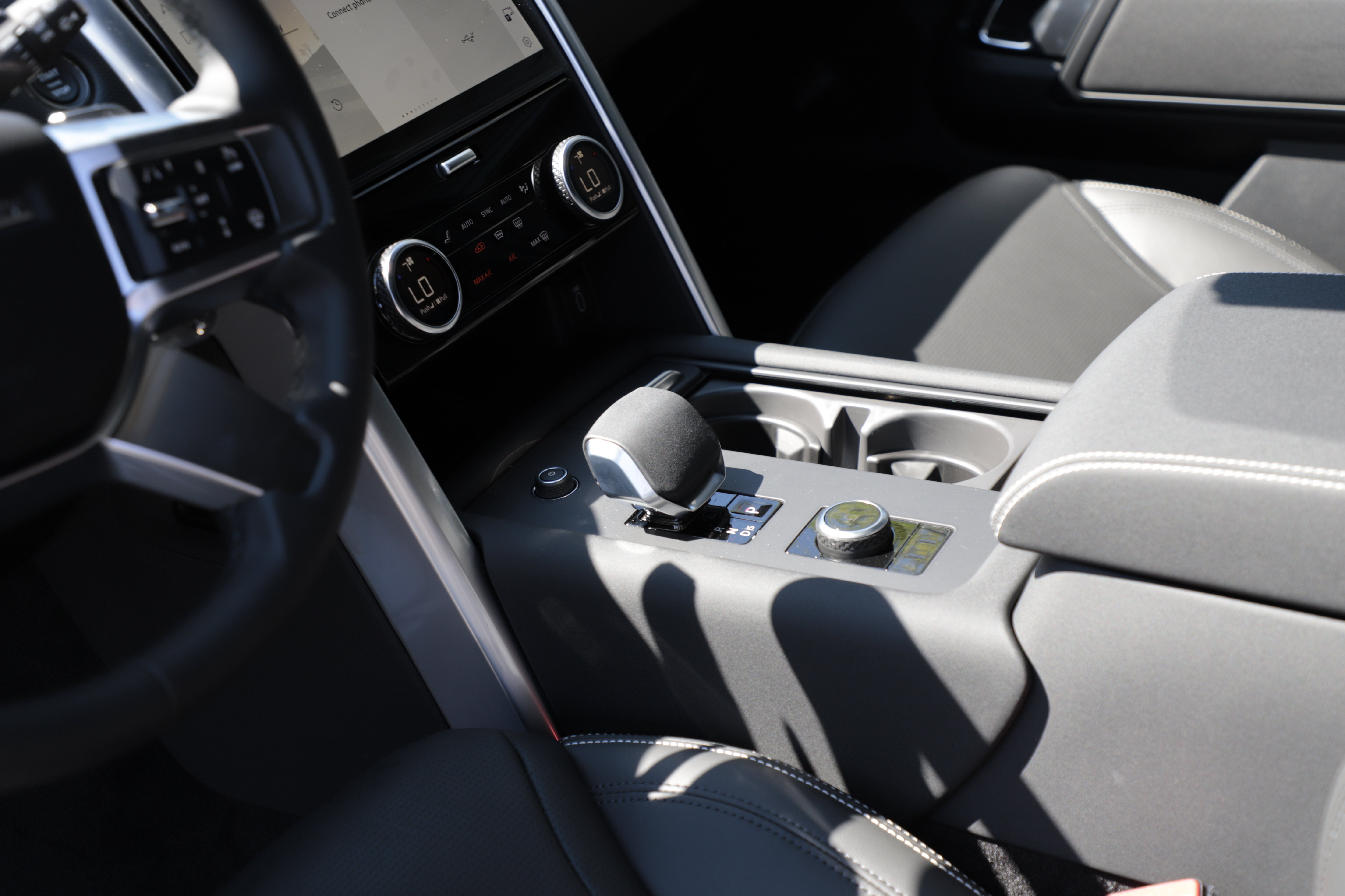 New 2026 Land Rover Discovery Limited Edition AWD/4WD image 22