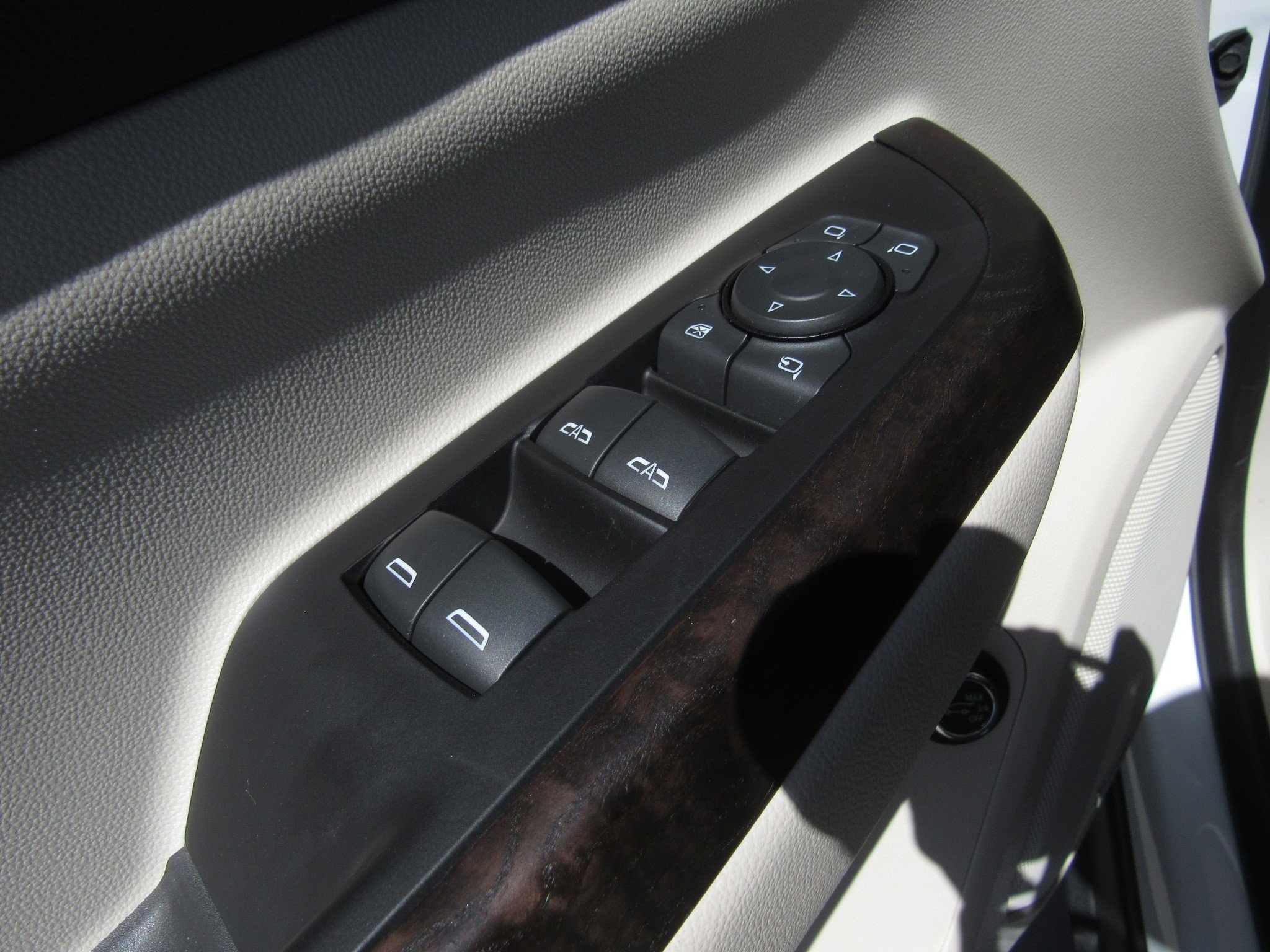 Used 2023 GMC Acadia Denali w/ Denali Ultimate Package FWD image 25
