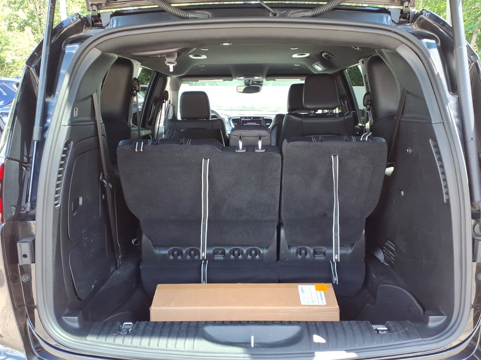 Used 2022 Chrysler Pacifica Touring-L w/ S Appearance Package FWD image 11