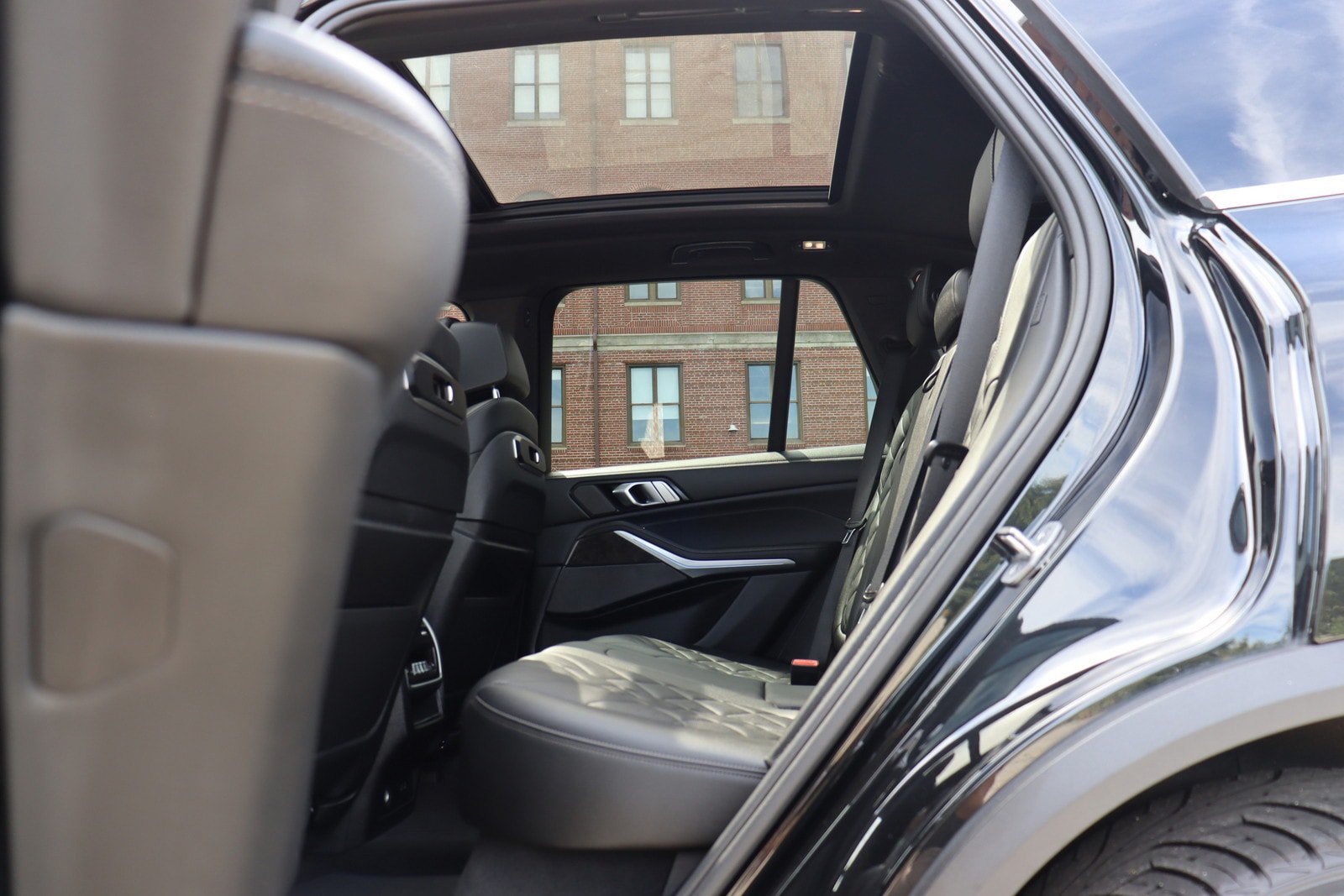 Used 2024 BMW X5 xDrive40i w/ Premium Package AWD/4WD image 15