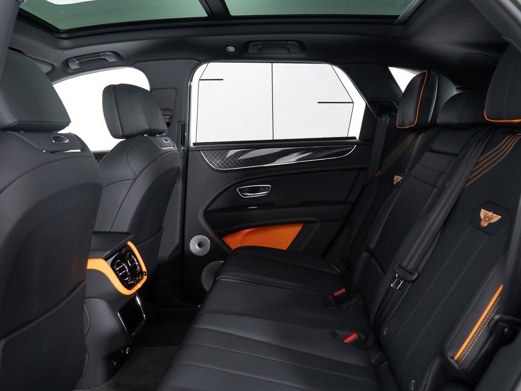 Used 2025 Bentley Bentayga image 24