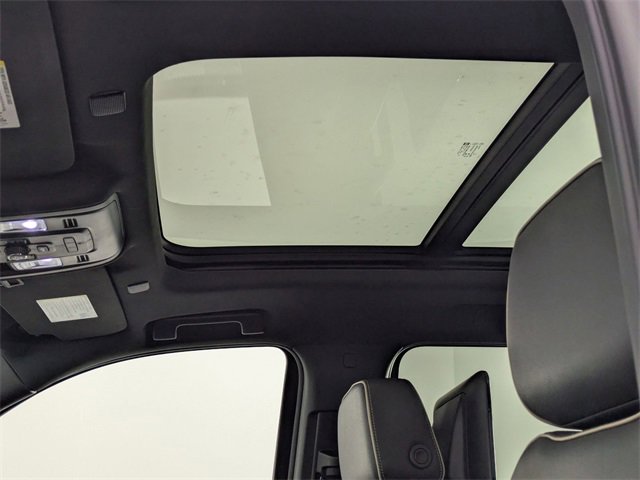 Used 2021 GMC Yukon XL SLT w/ SLT Premium Package image 14