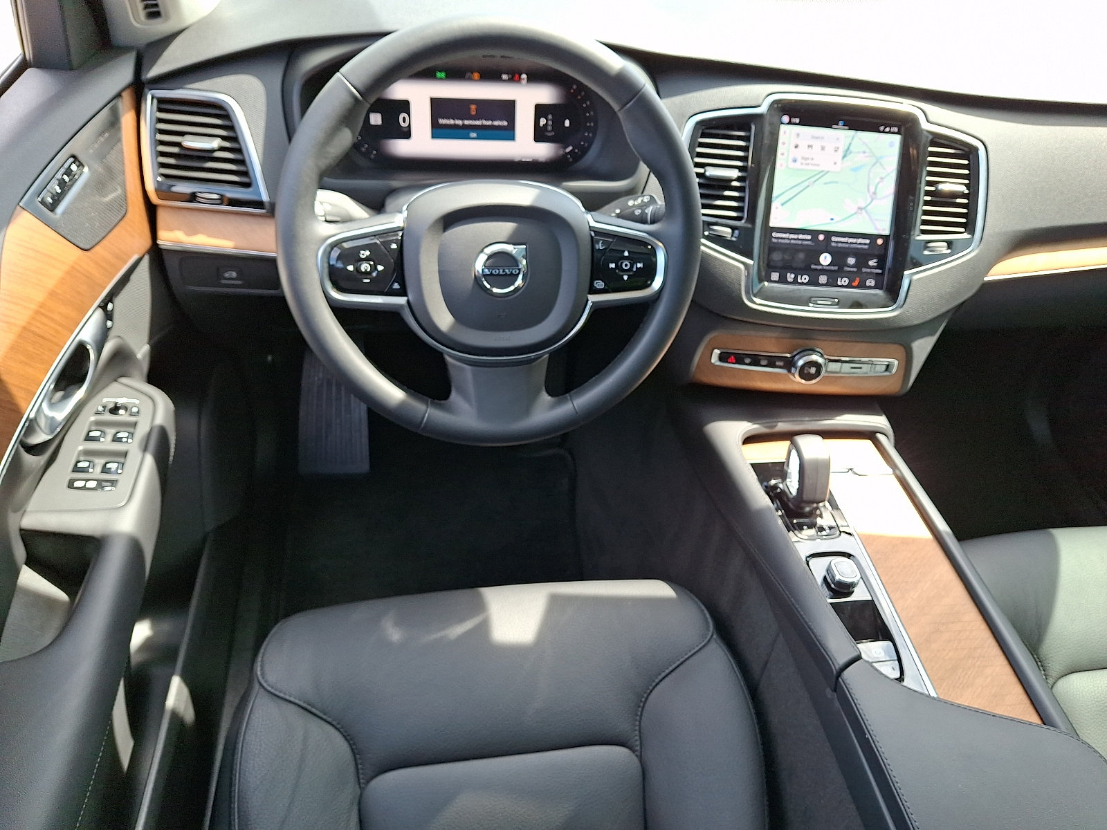 Certified 2024 Volvo XC90 B6 Plus AWD/4WD image 12