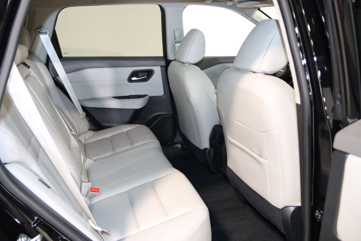 Used 2023 Nissan Rogue SL image 54