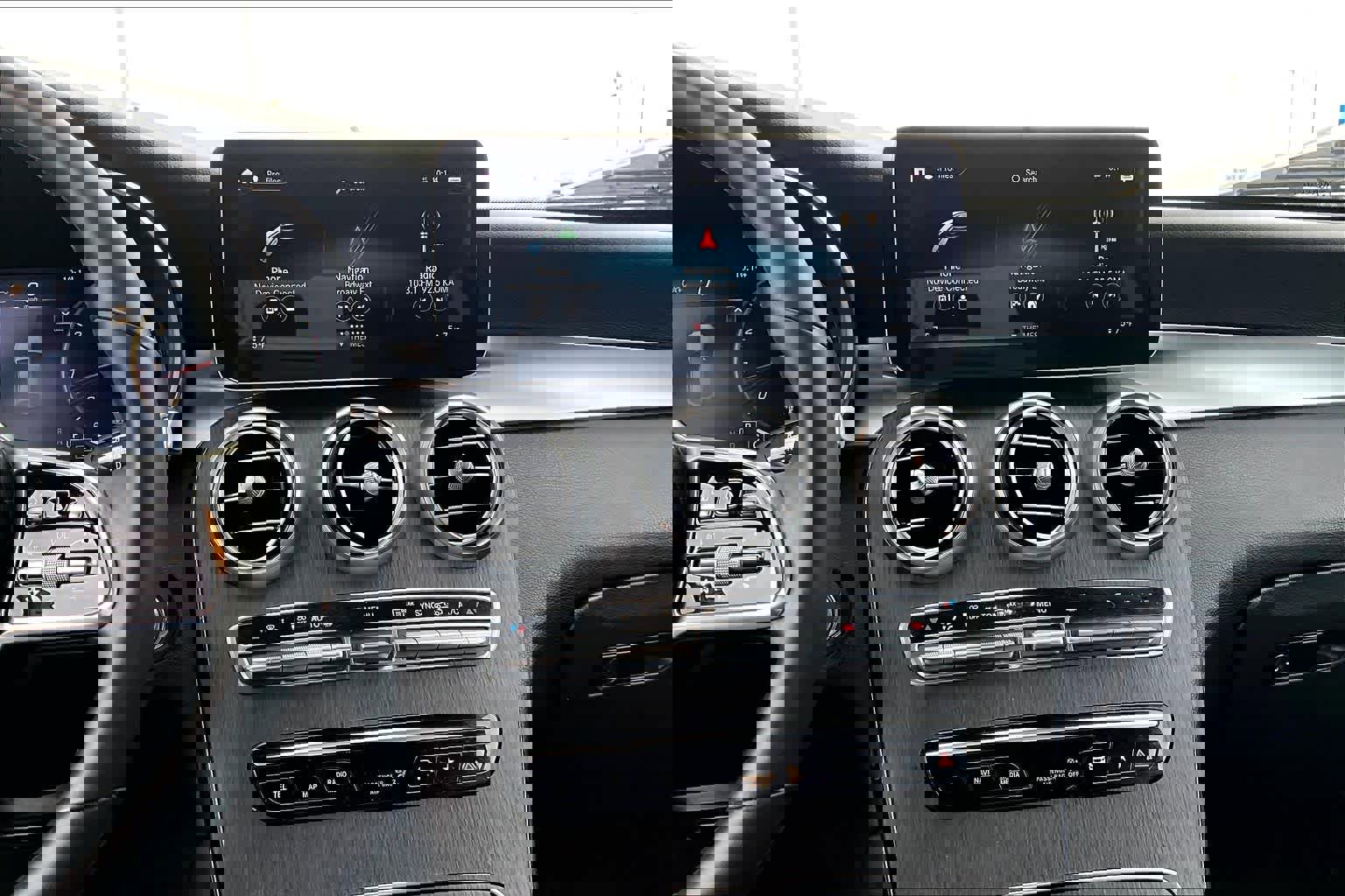 Used 2020 Mercedes-Benz GLC 300 4MATIC Coupe image 30