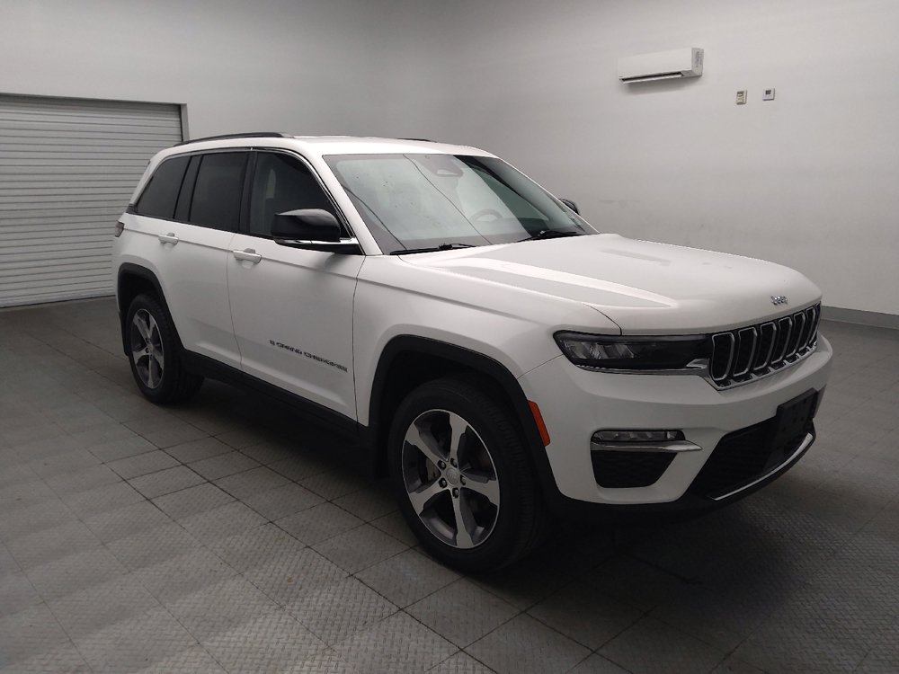 Used 2023 Jeep Grand Cherokee Limited w/ MOPAR Finishing Package AWD/4WD image 13
