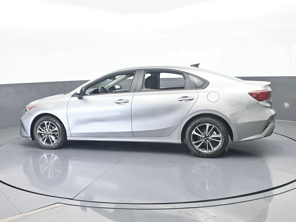 Used 2023 Kia Forte LXS image 3