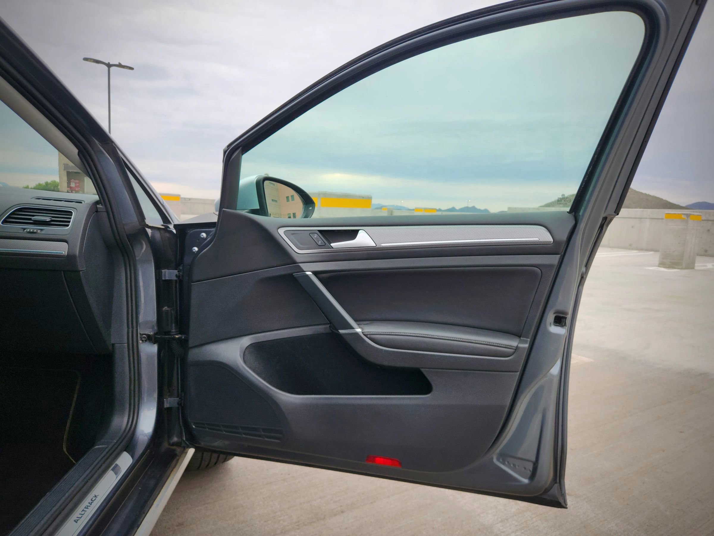 Used 2017 Volkswagen Golf Alltrack SE image 30