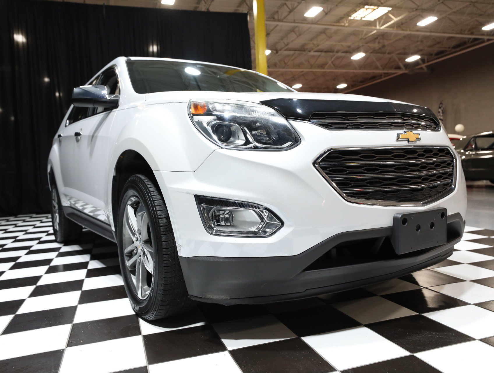 Used 2017 Chevrolet Equinox Premier w/ Enhanced Convenience Package FWD image 11